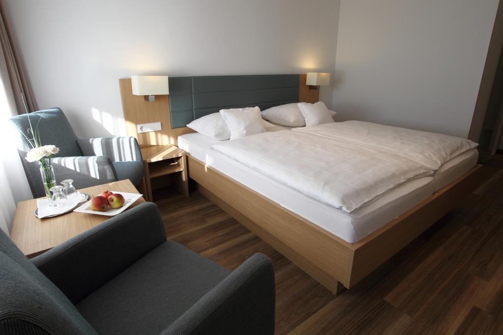 Hotel Seepark Garni Uberlingen Exterior photo